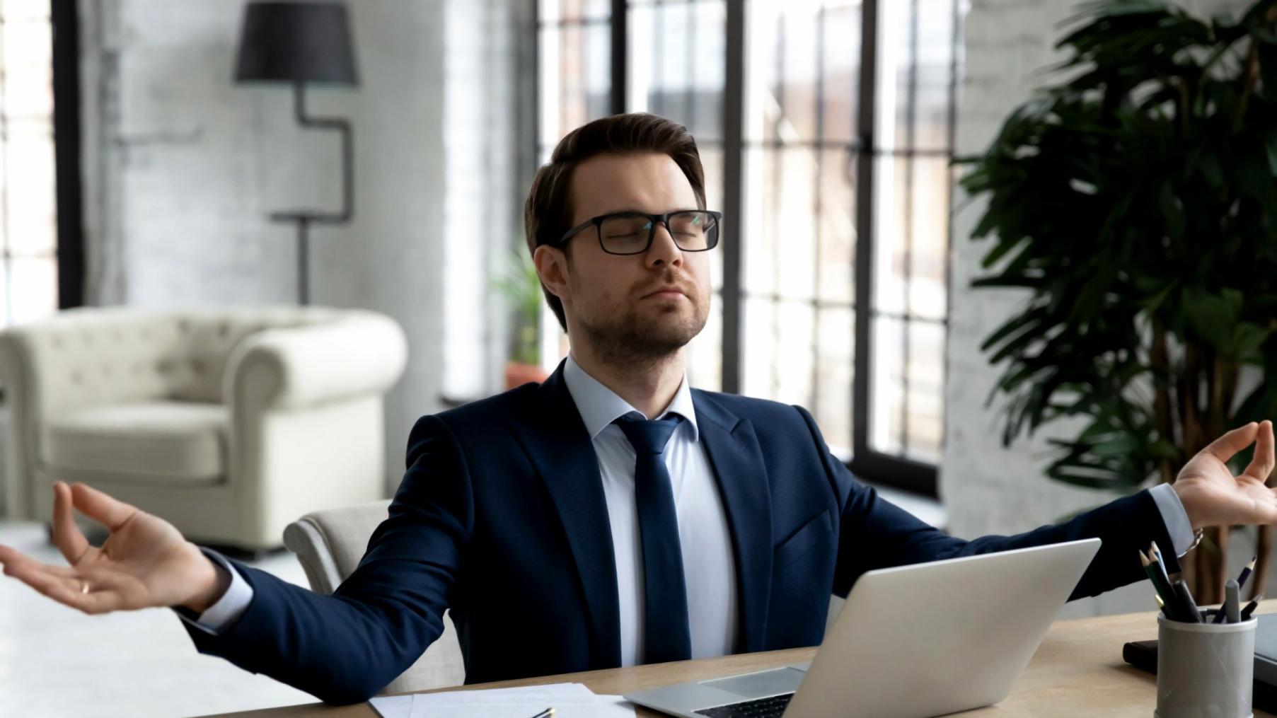 Teilnehmer bei der Arbeit an SEO-Optimierungen